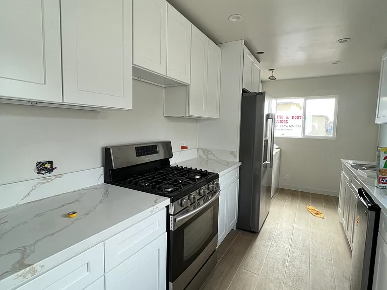 17959 Cantara St — Photo 2