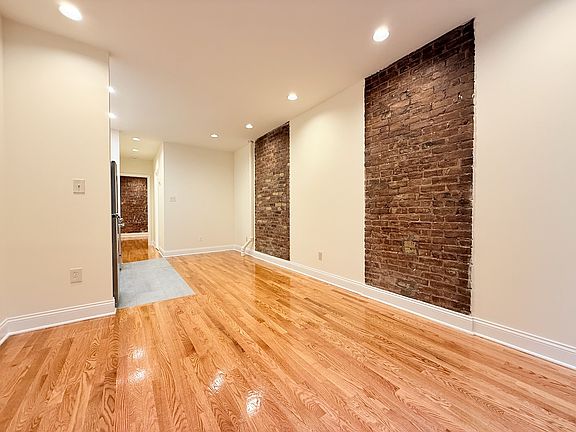 5th image of 326 E 34th St APT C3