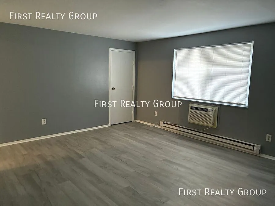 2 Bedroom, 1 Bath Upstairs Apt for Rent. Move In Ready! — Photo 4