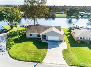 26638 W Cove Dr, Tavares, FL 32778