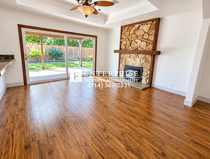 3 bed, 2.0 bath, 1601 sqft, $4,700 — Photo 3