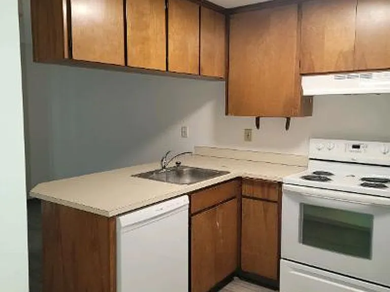 Whispering Pines Apartments — Photo 11