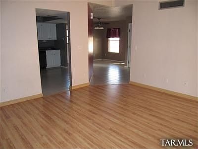 4th image of 1991 W Southbrooke Cir