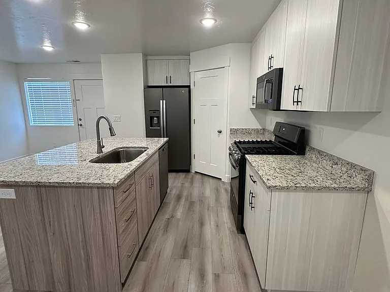 920 S 25 E #16A — Photo 2