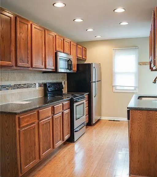 4911 Ralston Ave — Photo 2