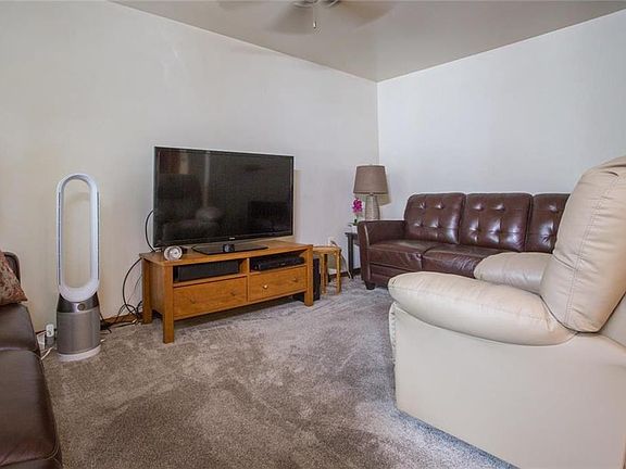 4th image of 2109 Bushkill Dr