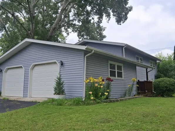 700 Larkdale Row, Wauconda, IL 60084