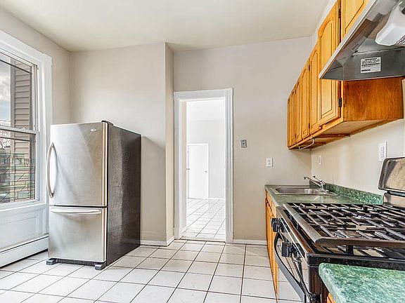 3rd image of 590 Bramhall Ave #A