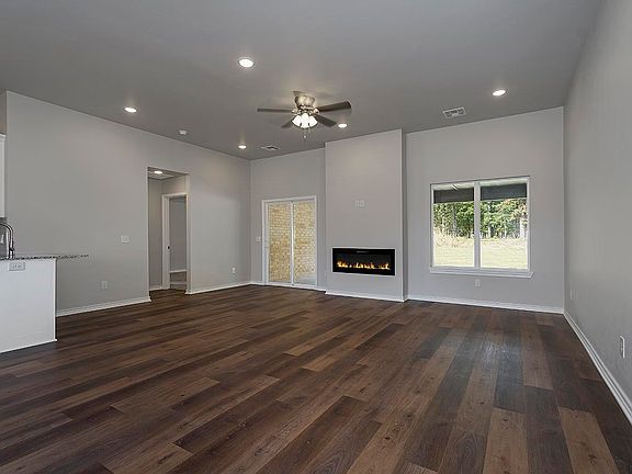 5th image of 605 E Kinder Wells Blvd