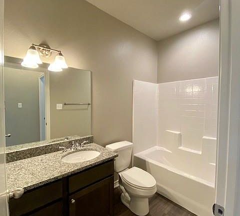 5th image of 818 Hamilton Park Dr
