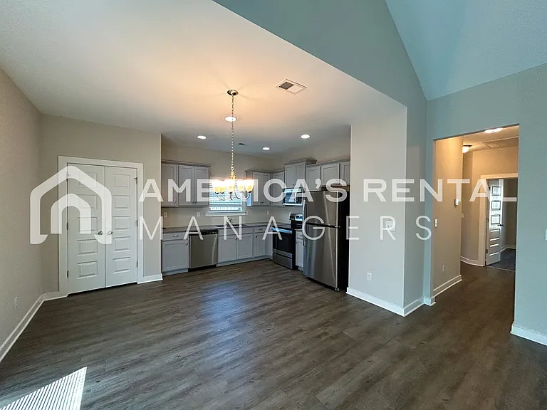 77 Ballington Way — Photo 16