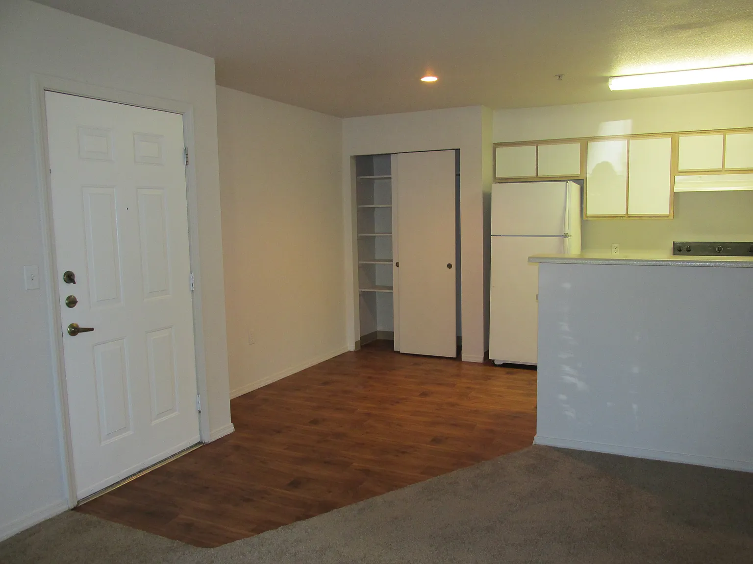2 bed, 824 sqft, $1,575 — Photo 2