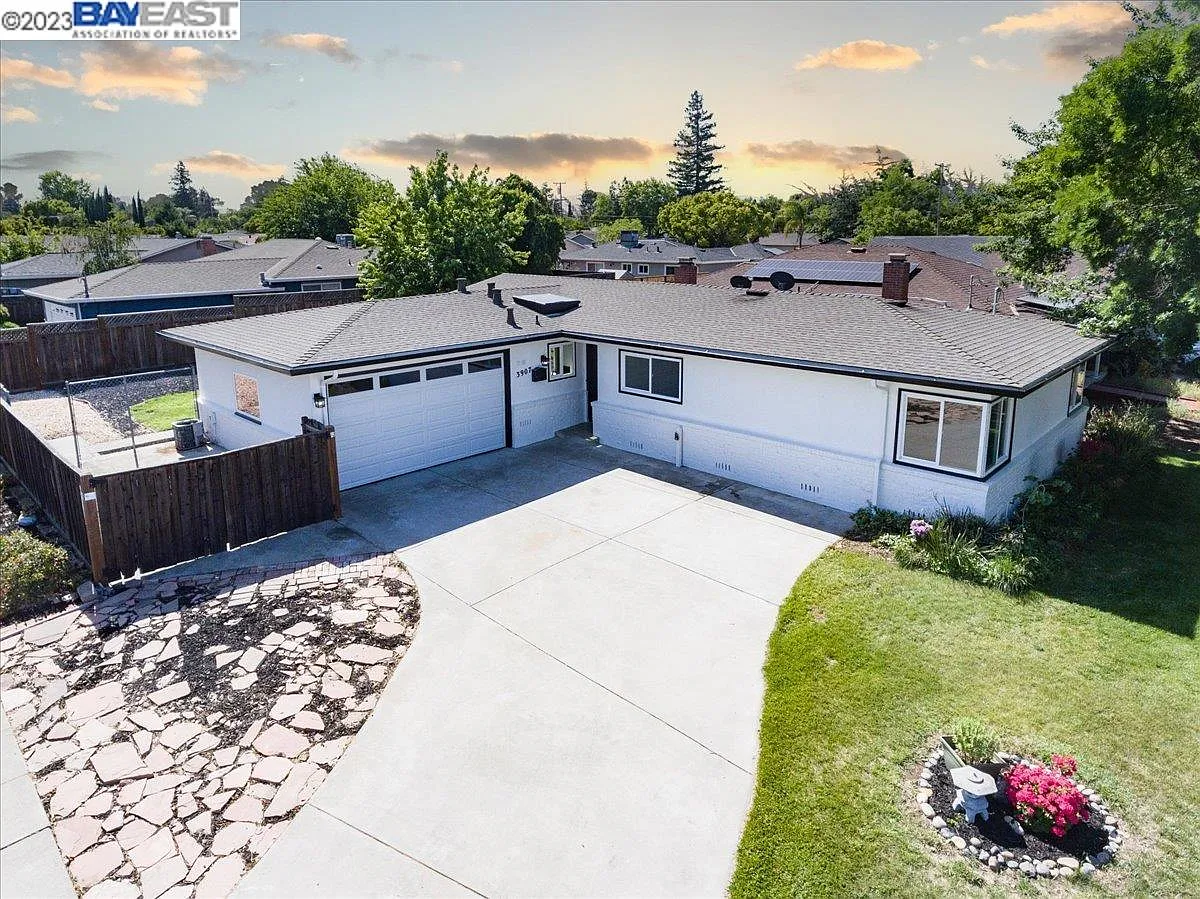 3907 Pestana Way photo 1