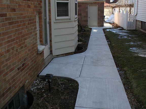 Side Walkway to Garage
