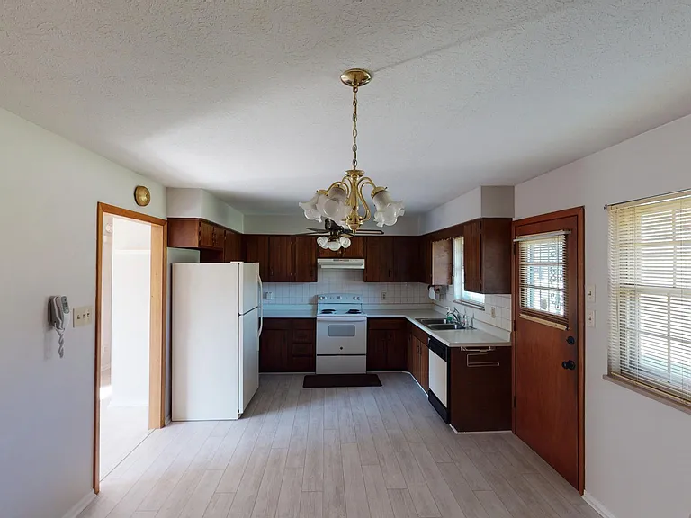 11703 S Williamsburg Dr — Photo 17