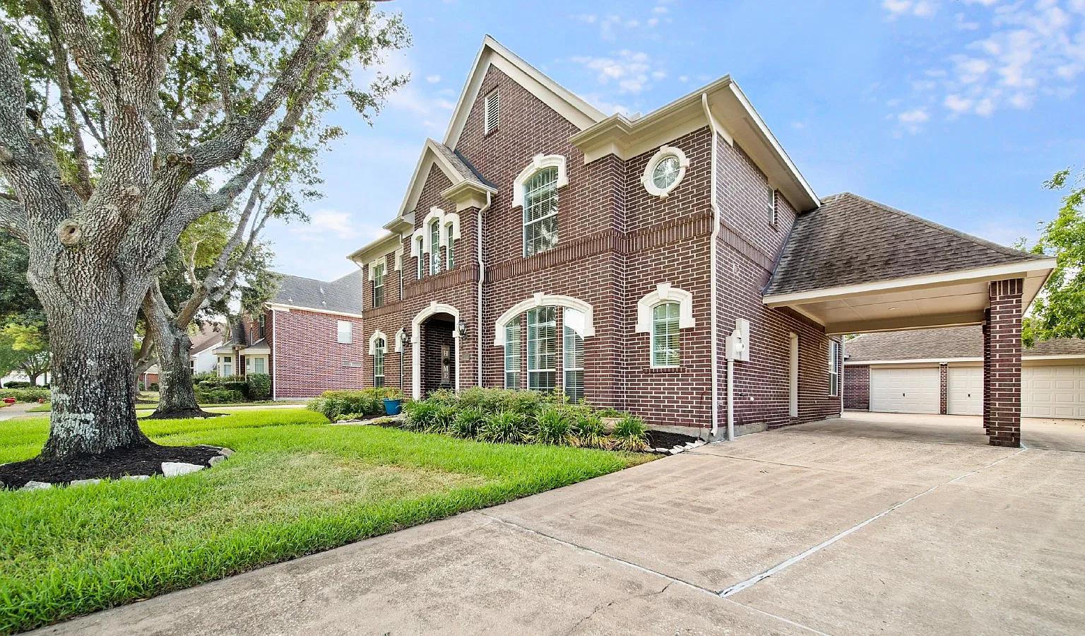 4 bed, 3.5 bath, 3674 sqft, $4,100 — Photo 2