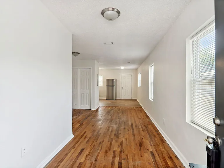 619 Oliver St NW #B — Photo 3