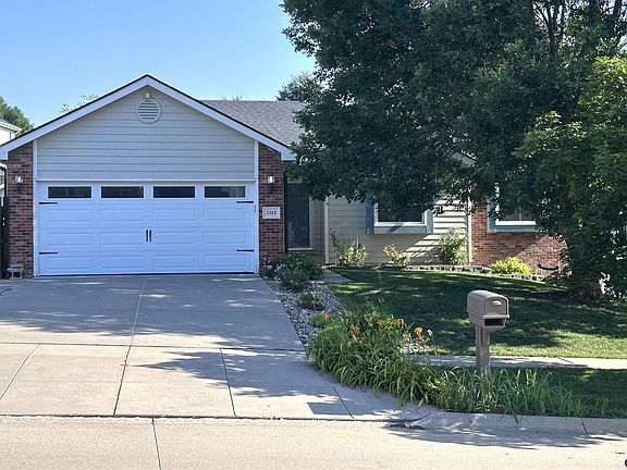 2nd image of 3322 Canyon Rd