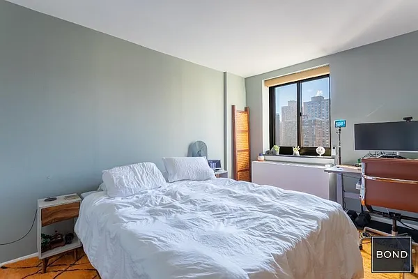 Rented by Bond New York | media 13