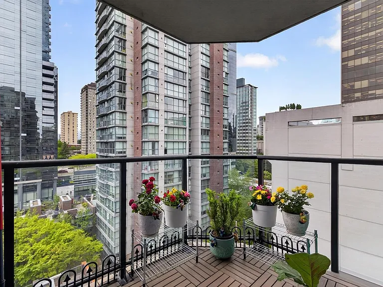 811 Helmcken St #1005 — Photo 9