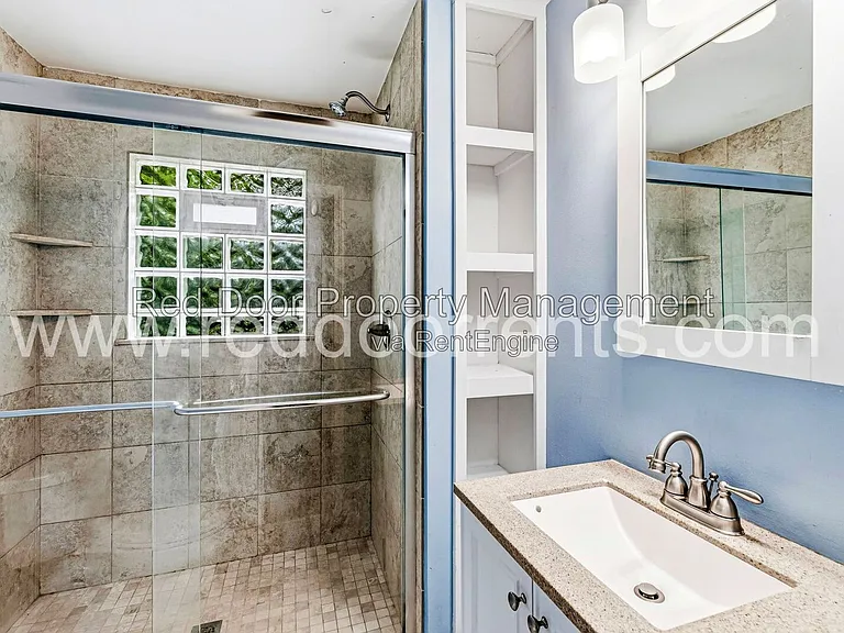 129 E 49th St — Photo 23