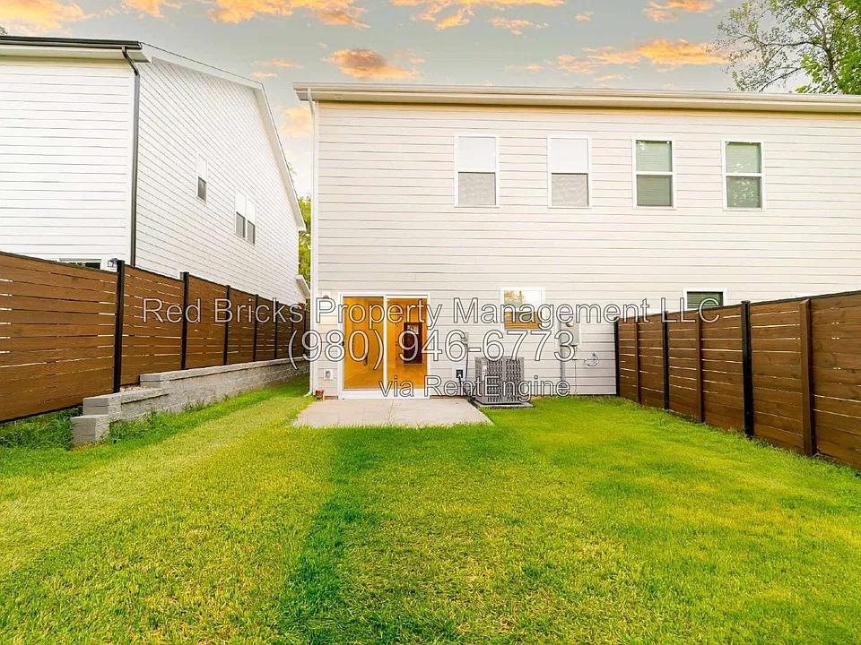 1404 Winston Dr