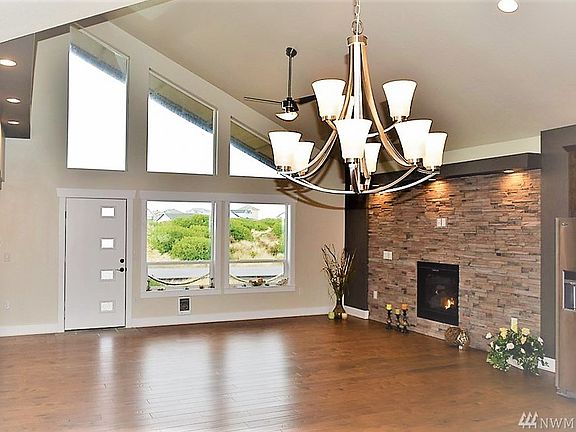 3rd image of 273 Octopus Ave NE