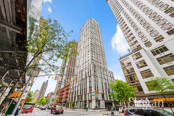 Sold by (Legacy) Elegran | media 13