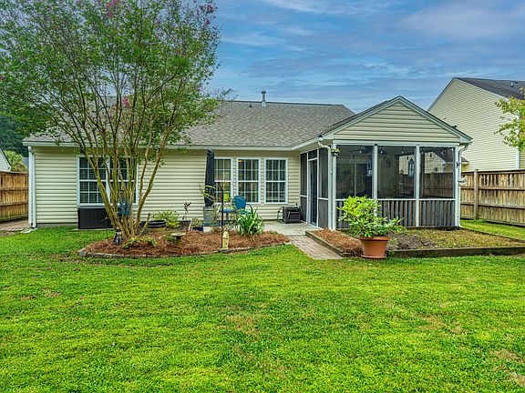 2nd image of 204 Arbor Oaks Dr