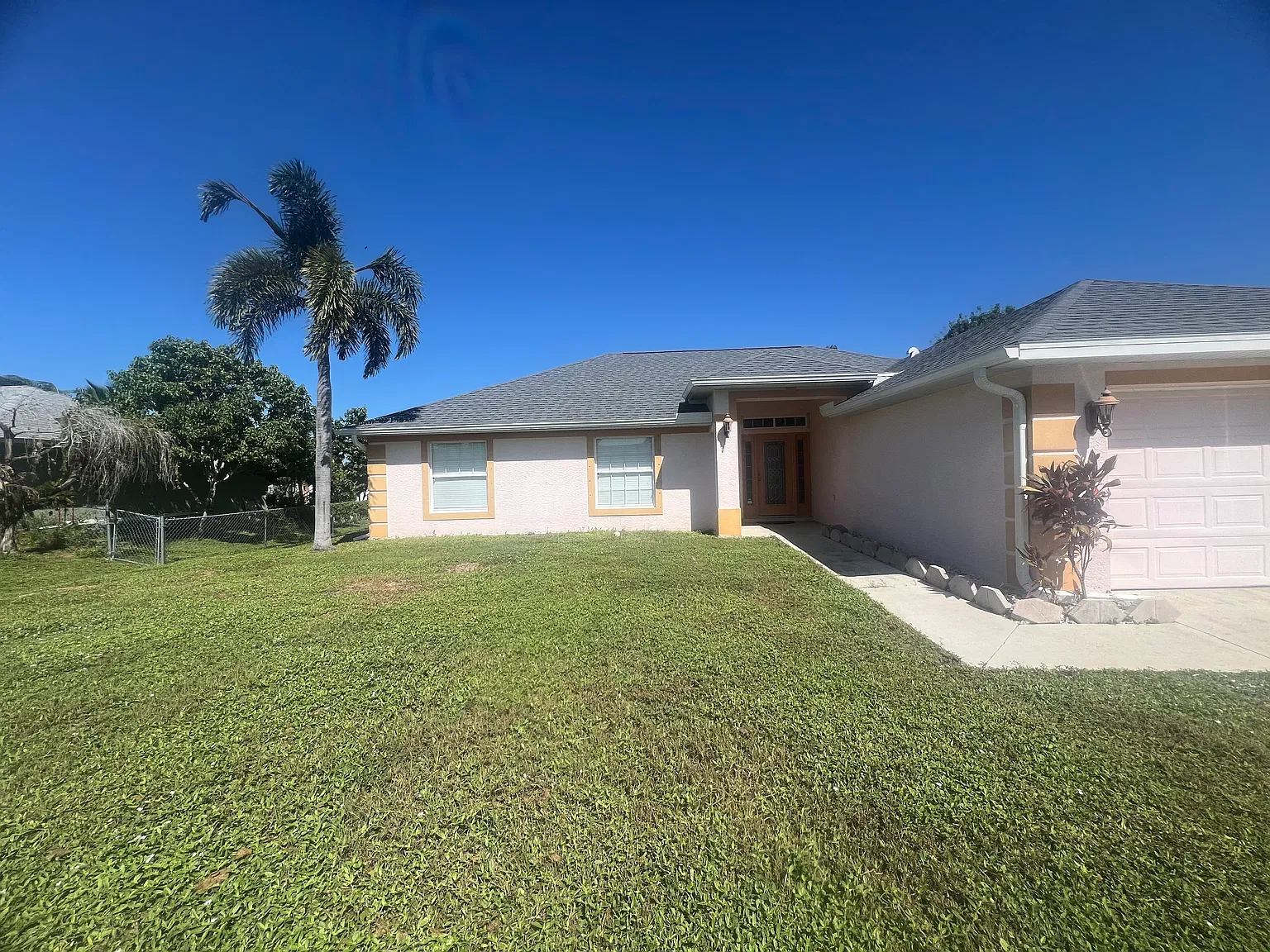 4 bed, 1747 sqft, $2,100 — Photo 2