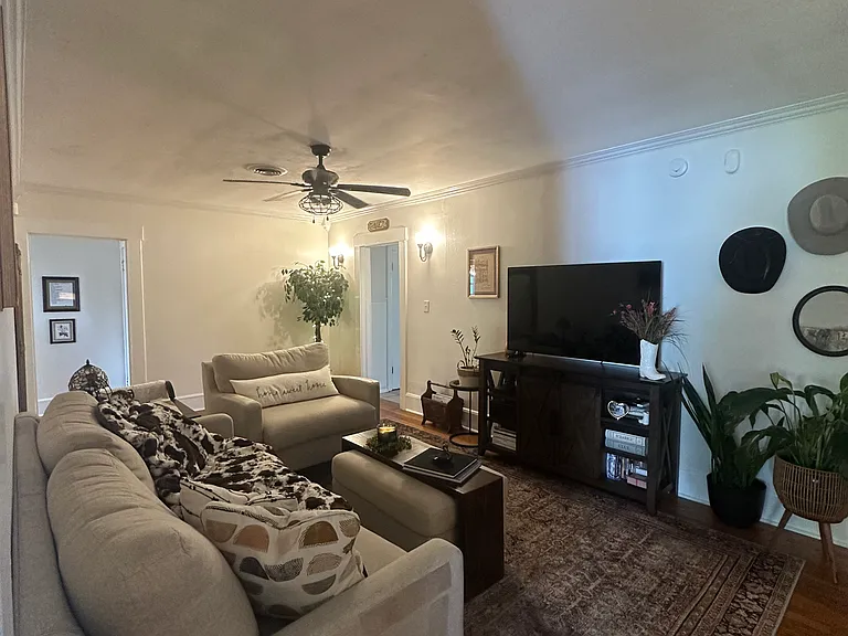 449 Albany Ave — Photo 5