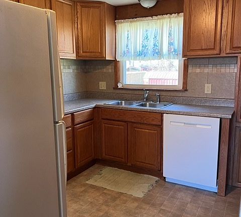 4th image of 336 2nd Ave