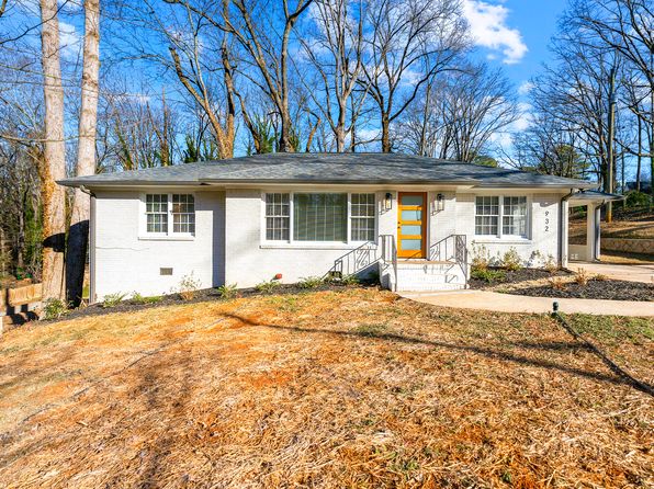 932 Mount Airy Dr SW