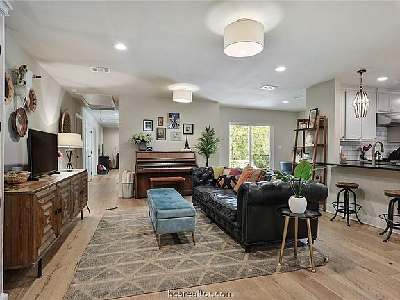 2nd image of 1108 Ashburn Ave