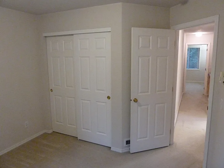 587 Elma Ave NE — Photo 17