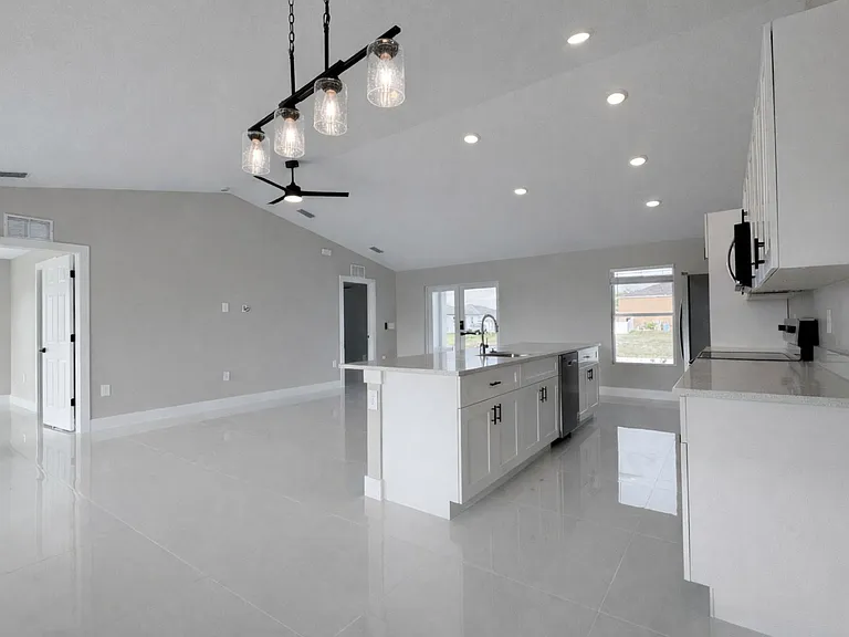 111 NW 19th Pl — Photo 3