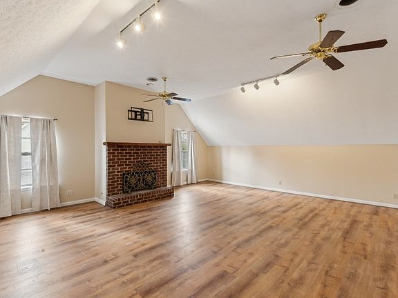 5th image of 202 Orchard Park Dr