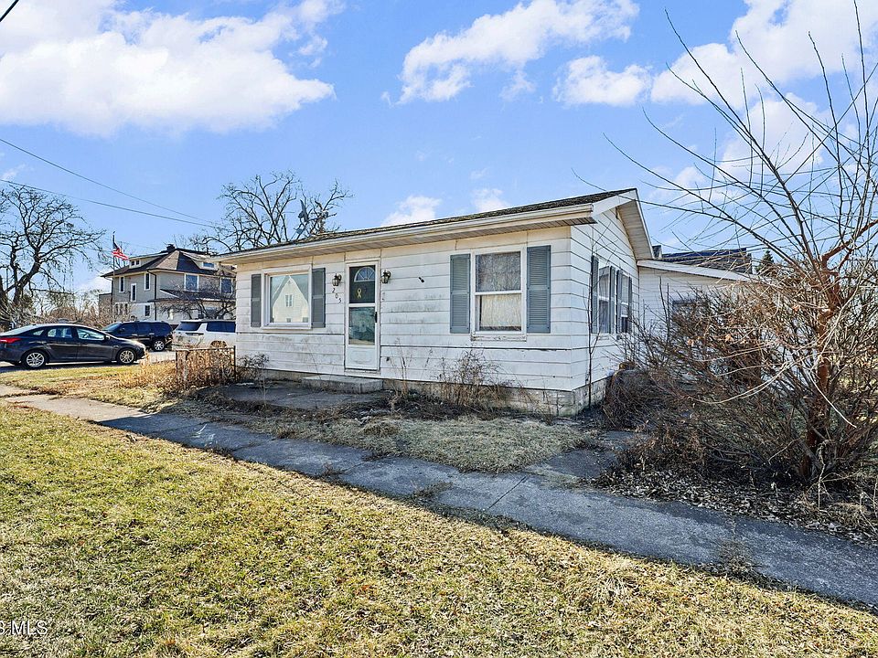 1st image of 205 Main St