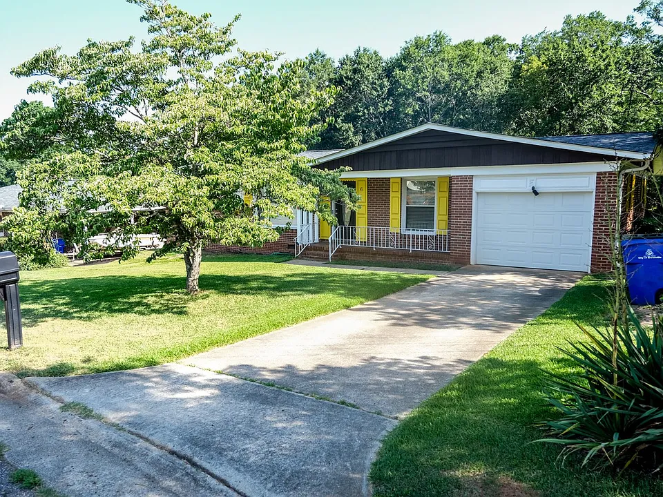 6 Hardale Ln