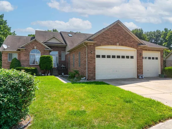 46466 Serenity Dr, Macomb, MI 48044