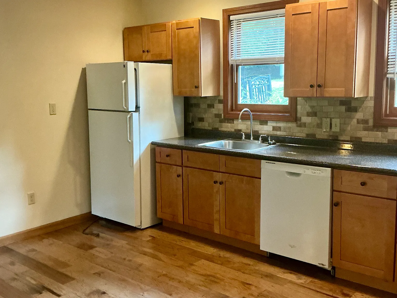 2 bed, 1.5 bath, 870 sqft, $2,350 — Photo 1