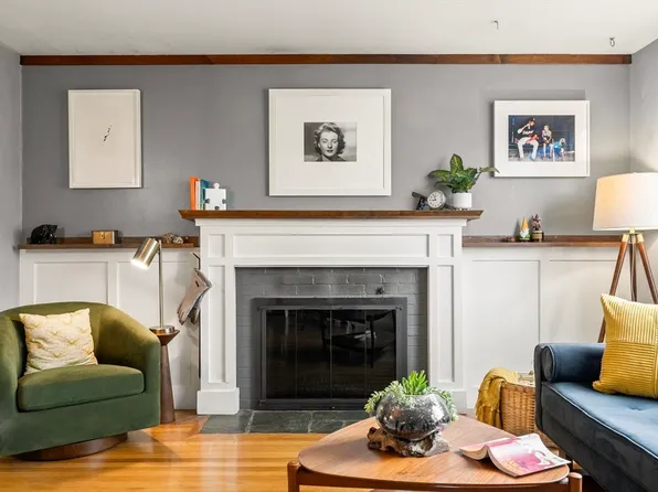 6 Van Brunt St, Hyde Park, MA 02136
