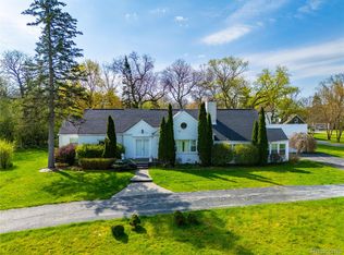 27881 Rackham Dr, Lathrup Village, MI 48076