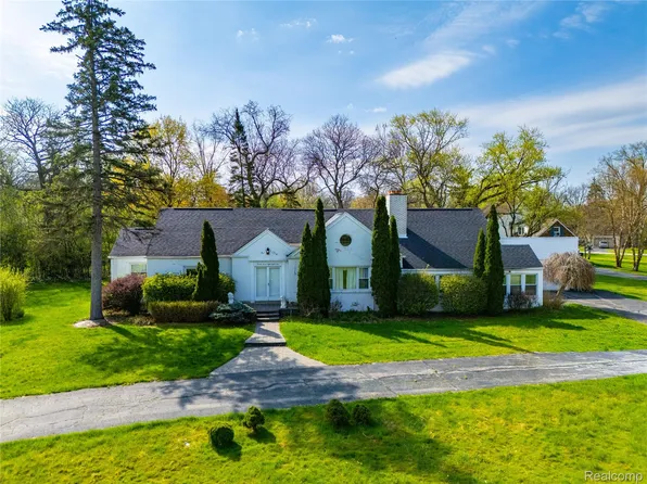 27881 Rackham Dr, Lathrup Village, MI 48076