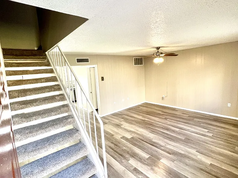 La Estancia Apartments — Photo 45