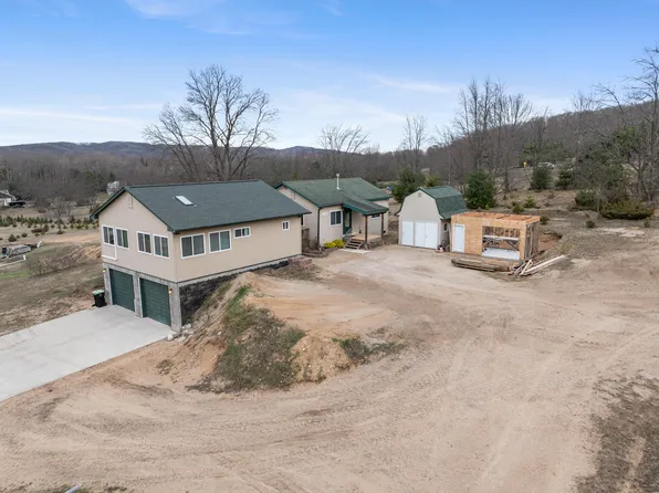 2286 Maxwell Rd, Petoskey, MI 49770