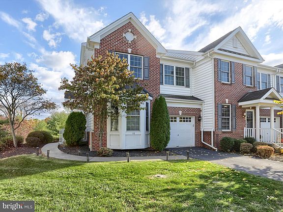 3rd image of 118 Ashford Way
