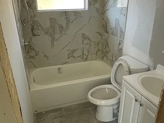 5th image of 10006 N Brooks St #B