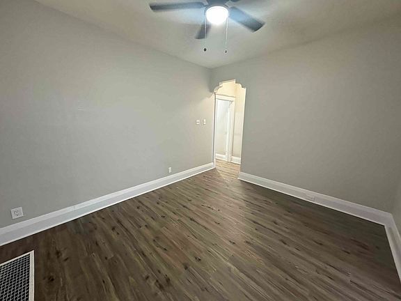 3rd image of 4162 Shenandoah Ave #1E