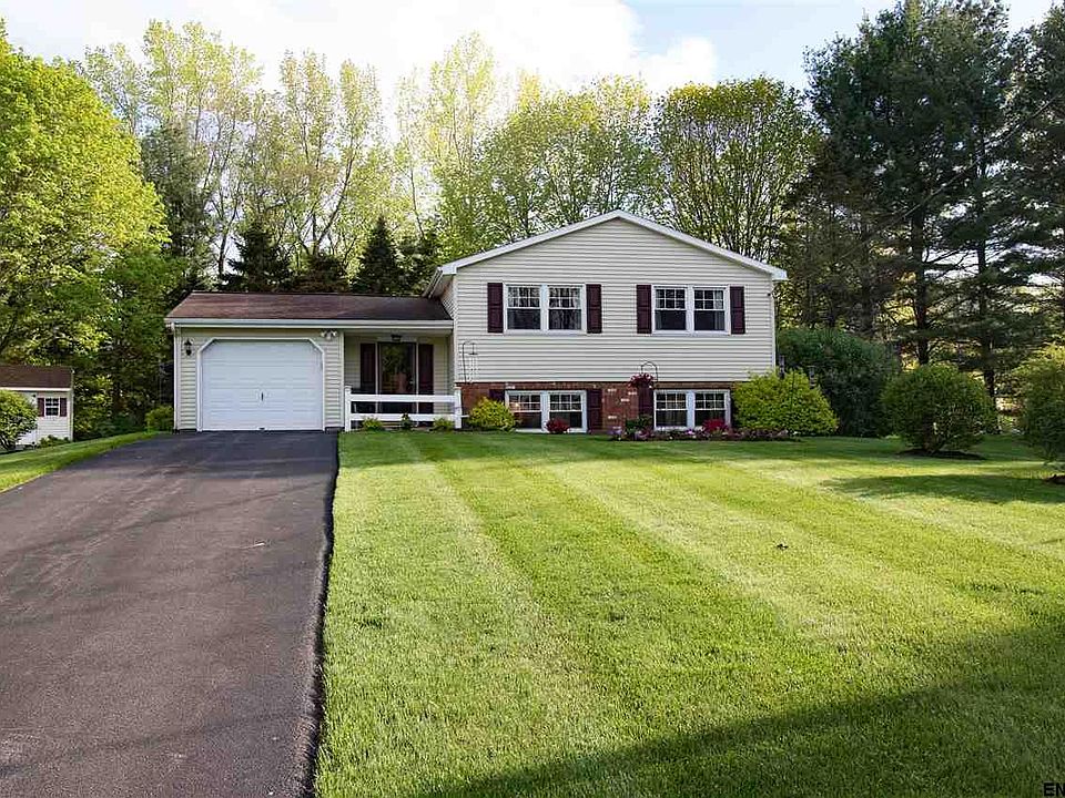 1st image of 7 Afton Ct
